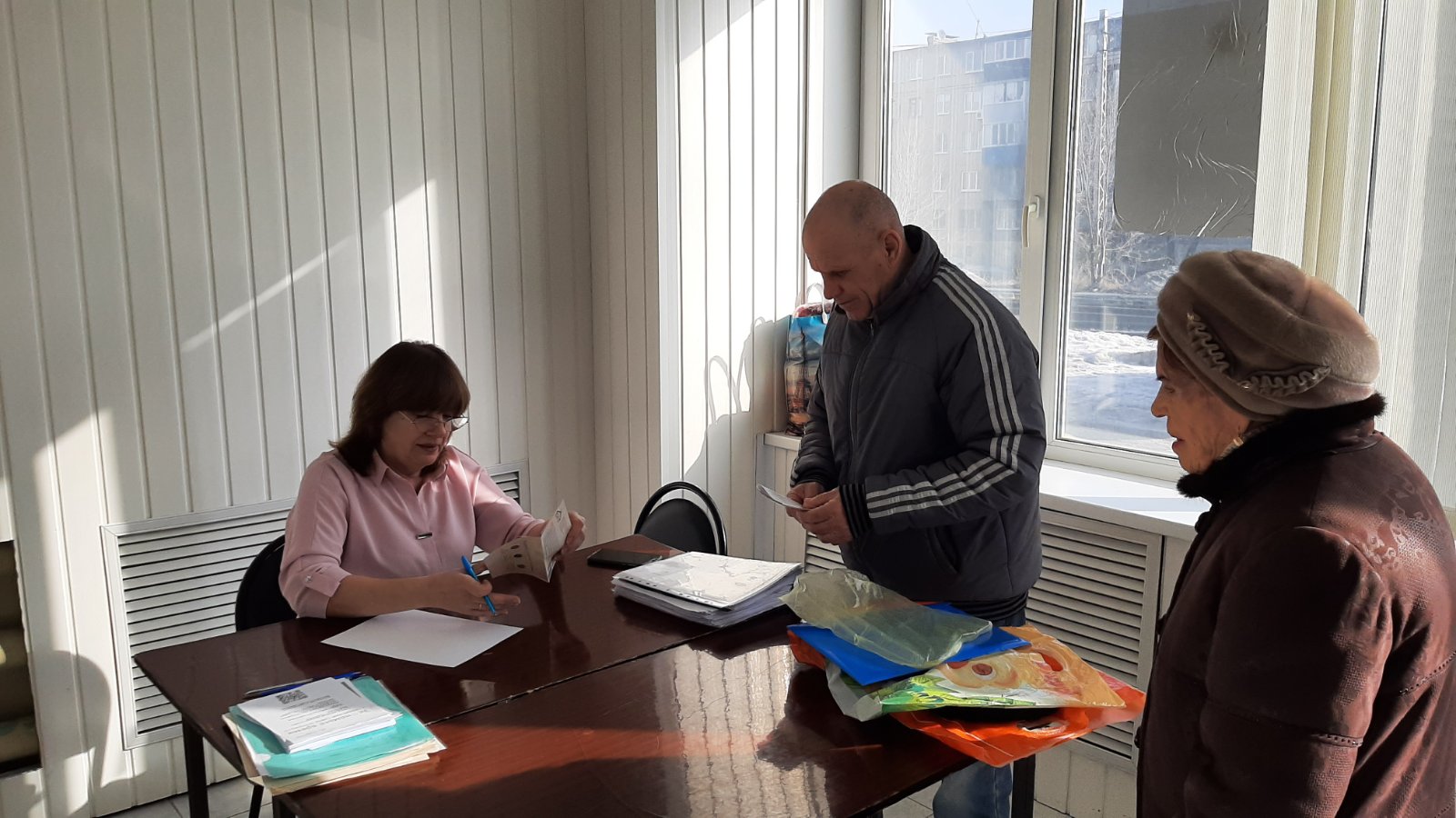 В Новотроицке проводится выездной прием граждан главным специалистом отдела по работе с населением.