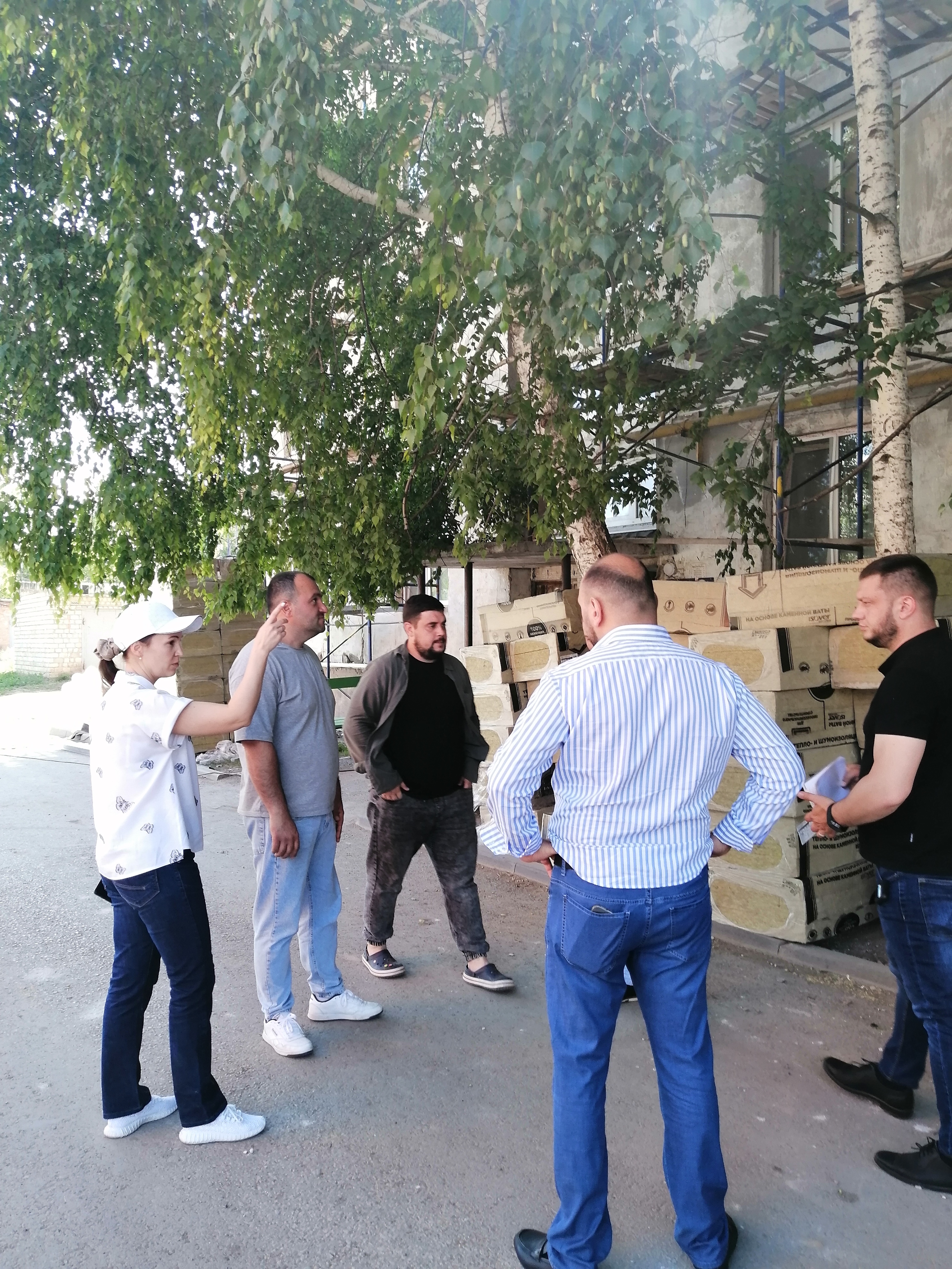 Один из основных начальных моментов в контроле за проведением работ по капитальному ремонту - проверка своевременного выхода подрядной организации на объект.