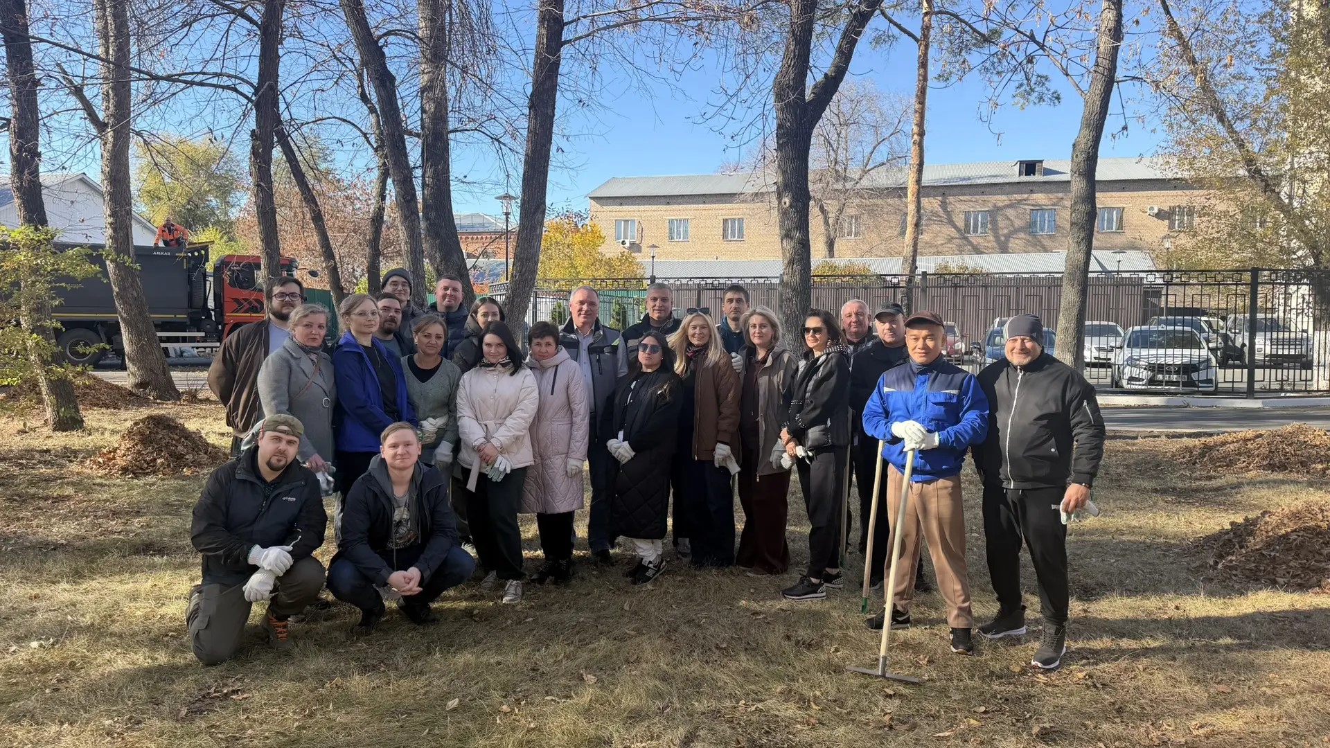Участвует в общегородском субботнике!